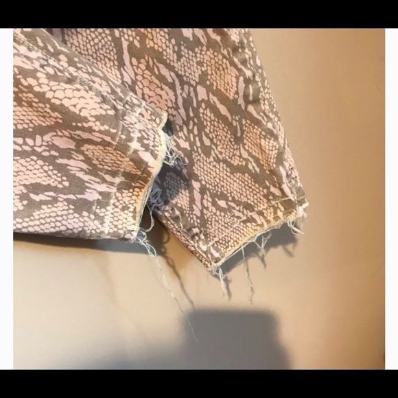 J Brand Alana High Rise Cropped Snake Print Jeans - Picture 3 of 3